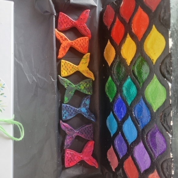 COPY - COPY - NEW Handmade 7 Mermaid Tails Speckled Rainbow Crayons Gift Packag… - Picture 3 of 6